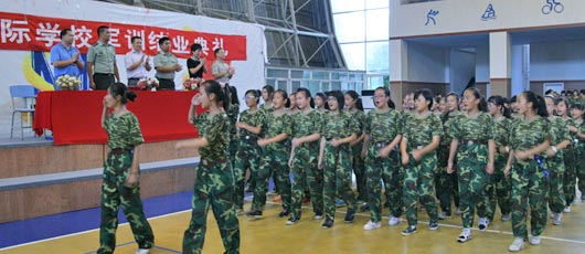 2012年美視學(xué)校軍訓(xùn)結(jié)業(yè)典禮