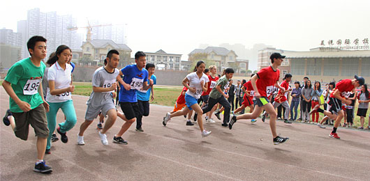  2013年度成都國(guó)際學(xué)校聯(lián)盟越野長(zhǎng)跑賽在我校隆重舉行 