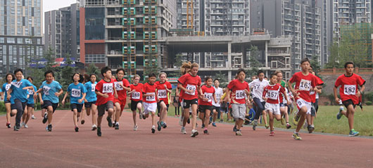 2013-2014學年成都國際學校聯(lián)盟越野長跑賽在我校隆重舉行