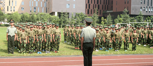  2014年中學(xué)部新生軍訓(xùn)匯報(bào)表演 