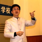  家校共筑和諧教育——陳岳叔叔為我校學(xué)生家長舉辦專題講座 