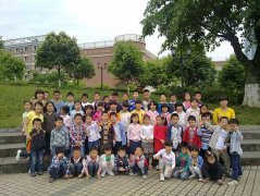 二年級三班的同學(xué)接待川音森宇幼兒園