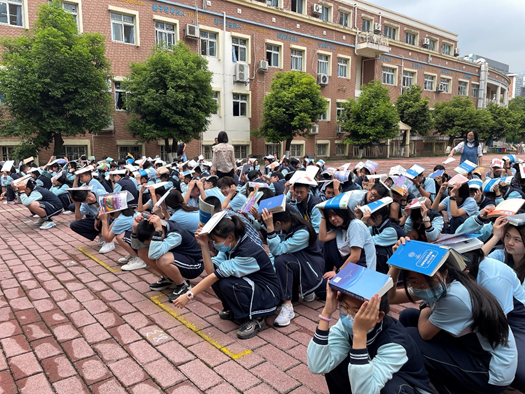 居安思危抓演練 未雨綢繆保平安丨我校開展防震減災(zāi)應(yīng)急疏散演練活動